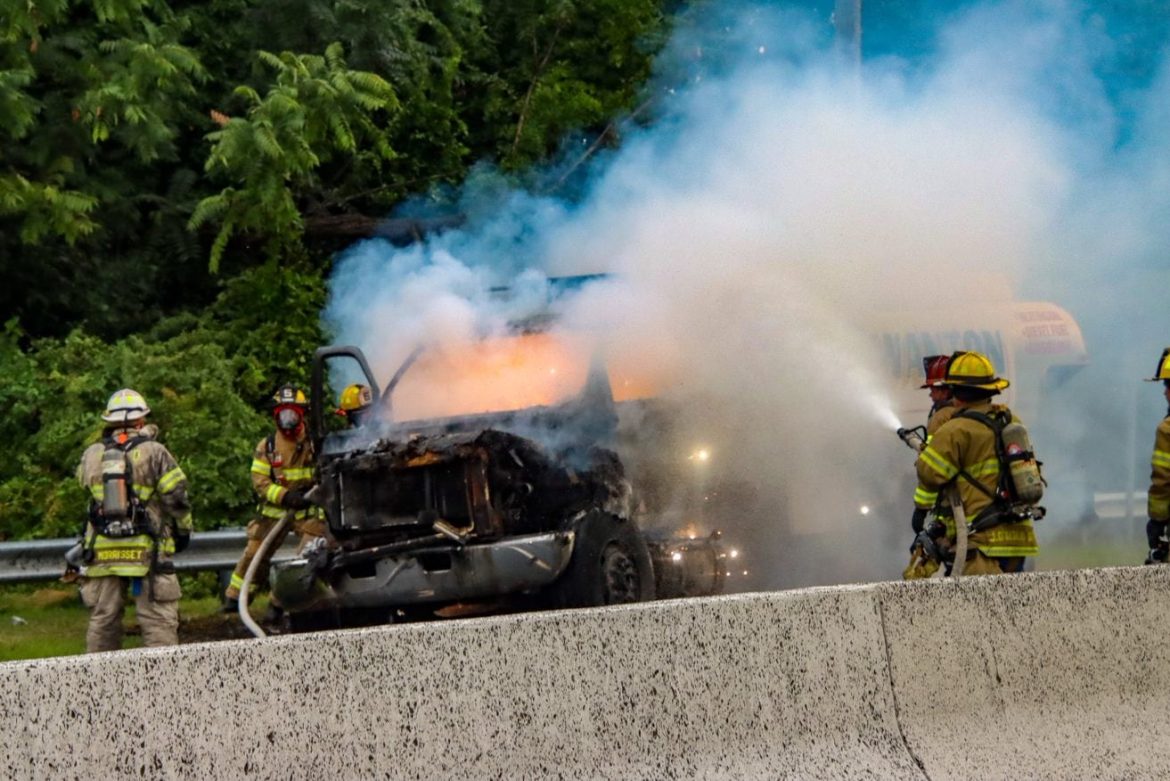 O Corpo de Bombeiros de Middletown Township respondeu a um relato de um caminhão de combustível em chamas na área de Henry Place e Rota 36 sul, na seção North Middletown de Middletown, na noite de sábado, disseram autoridades.