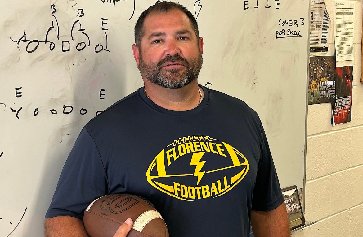 Joe Frappolli Jr. passou a maior parte de sua vida envolvido com o programa de futebol de Florence.