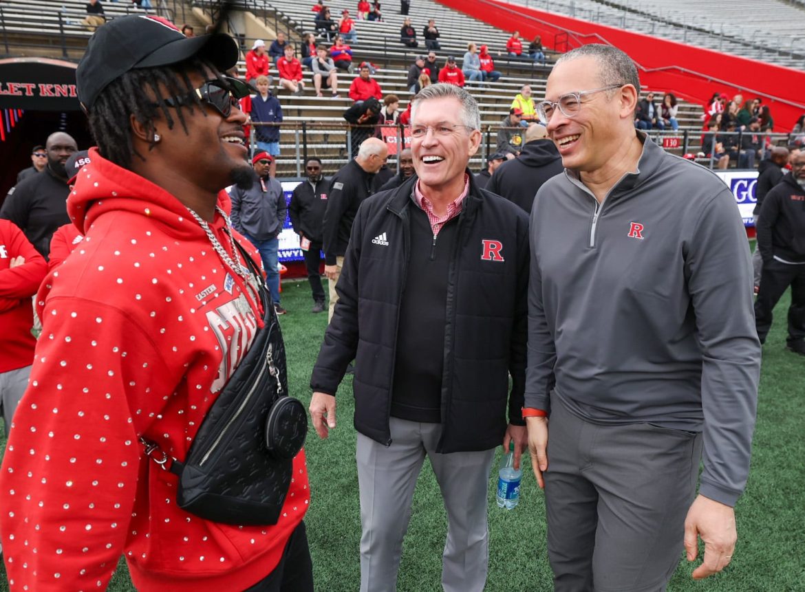 O presidente da Universidade Rutgers, Jonathan Holloway (à direita), abriu uma investigação externa sobre o programa de ginástica da escola após uma investigação da NJ Advance Media esta semana.