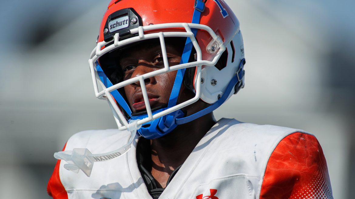 Lotzeir Brooks (1) de Millville durante o jogo de futebol Battle at the Beach entre Toms River North e Millville na Ocean City High School em Ocean City, NJ na sexta-feira, 25 de agosto de 2023.