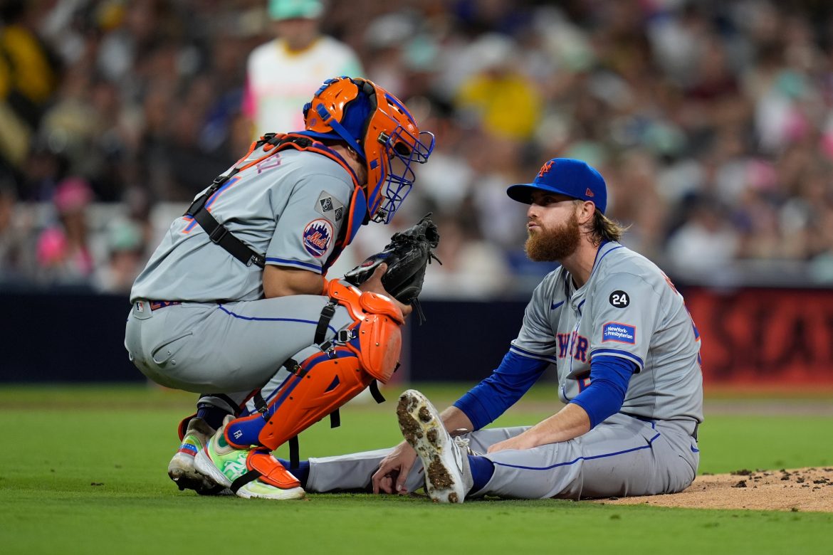 O arremessador titular do New York Mets, Paul Blackburn, foi eliminado do jogo contra o Blue Jays. (Foto AP/Gregory Bull)