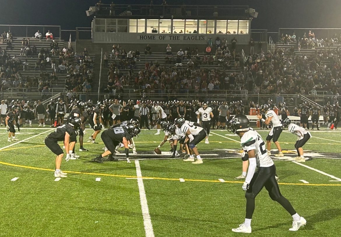 Egg Harbor Township venceu sua abertura da temporada no sábado, uma vitória de 40 a 7 sobre West Windsor-Plainsboro no jogo final da quarta edição anual da Batalha na Praia.