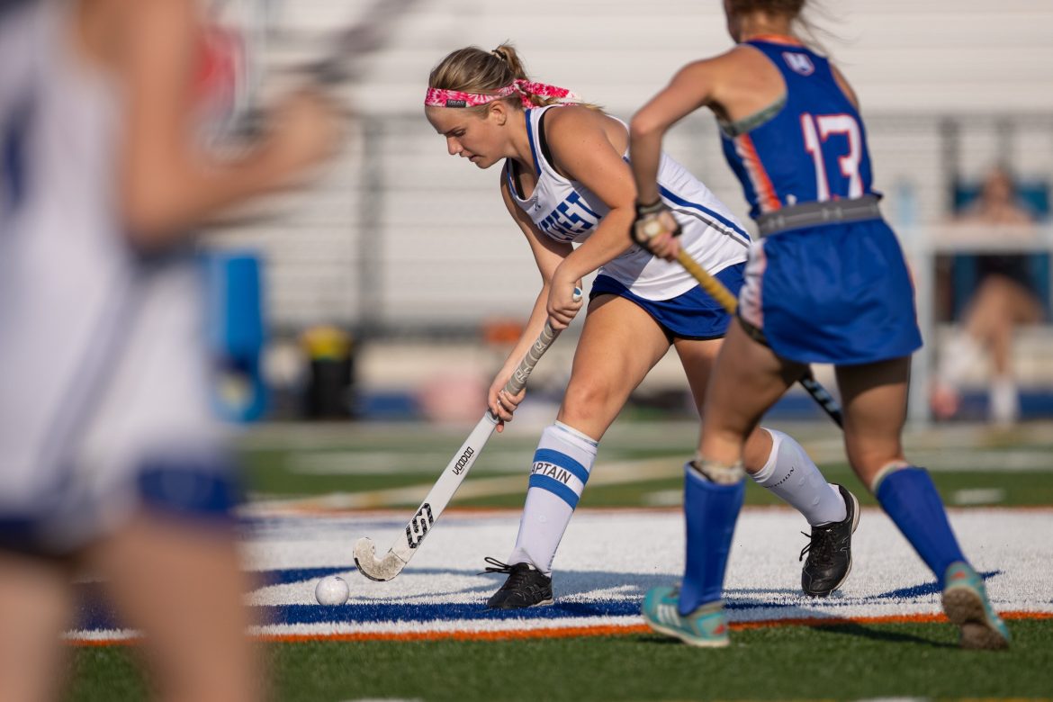 Lauren Haye (8) de Oakcrest faz uma jogada contra Ryann Lewis (13) de Millville na Millville Memorial School, em Millville, NJ na segunda-feira, 9 de setembro de 2024.