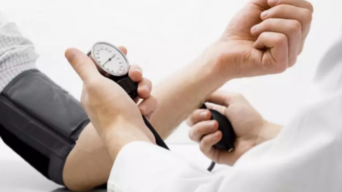 Fique sempre de olho na pressão arterial  – Foto: Reprodução/ND