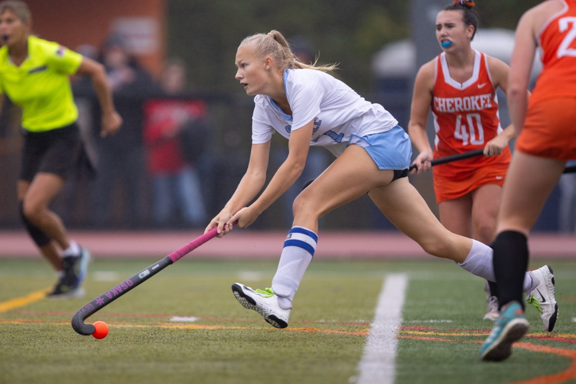 Abby Davidson (7) de Shawnee bate o gol Cherokee na Cherokee High School em Marlton, NJ, no sábado, 28 de setembro de 2024.