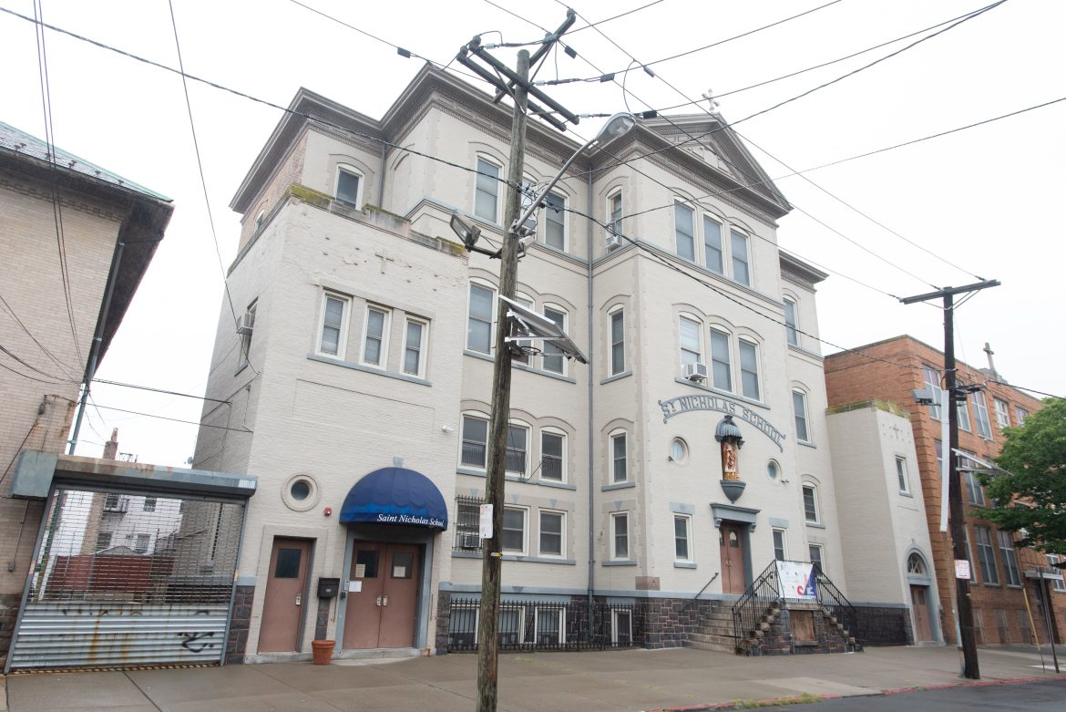 A Escola Católica São Nicolau, em Jersey City, anunciou que não reabriria em setembro para o novo ano letivo.