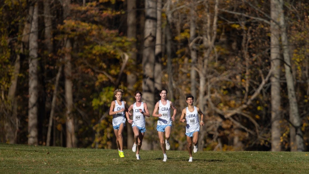 Os corredores competem no evento masculino do grupo 3 durante o NJSIAA Cross Country Group Championships em Holmdel Park em Holmdel, NJ, no sábado, 9 de novembro de 2024.