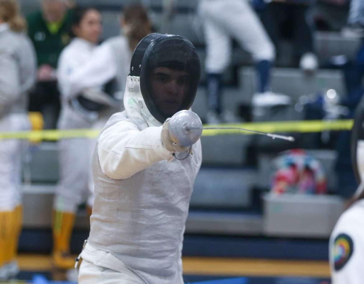 Nate West, Chatham, durante o Torneio de Esgrima do Condado de Morris em Randolph, NJ, no domingo, 19 de janeiro de 2025. 