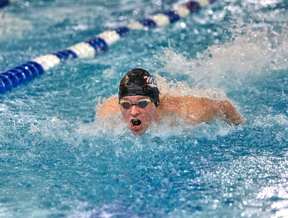 Sam Skibo de Ridgewood avança pela água no Boys 100 Butterfly contra Passaic County Tech durante as finais Boys North 1A em Passaic Tech em Wayne, NJ na quarta-feira, 14 de fevereiro de 2024