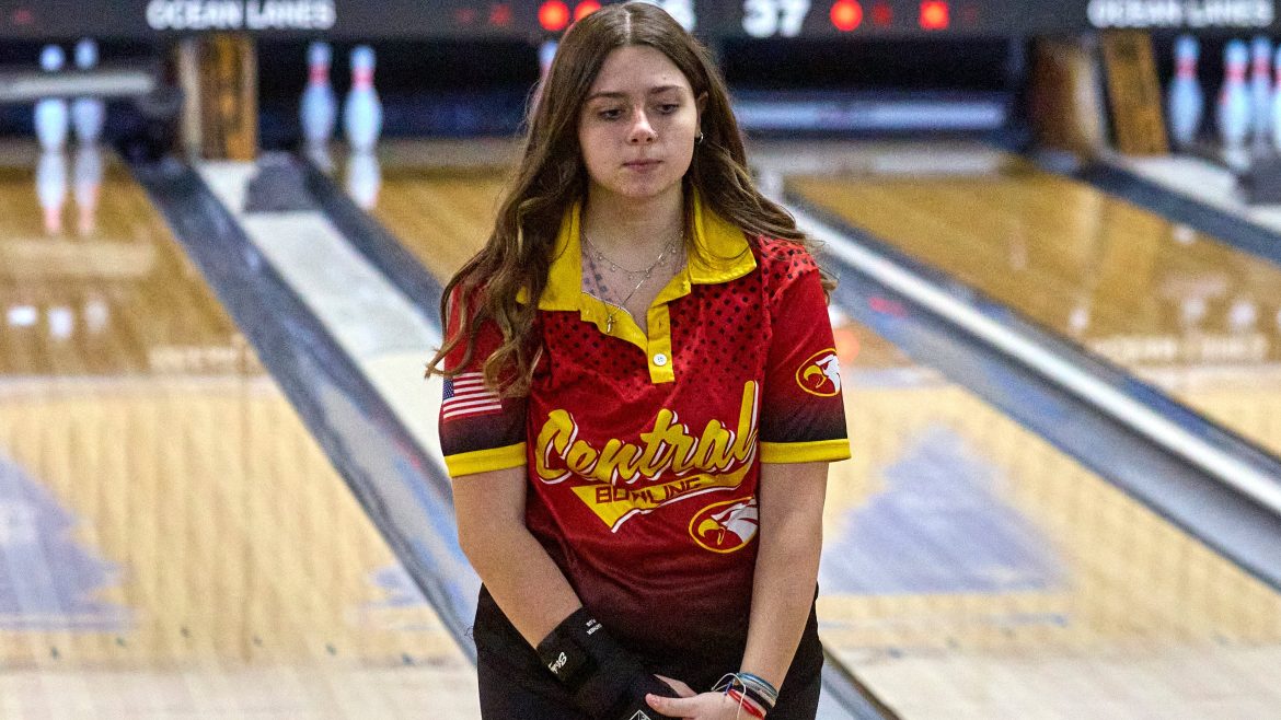 Morgan Hawks da Central Regional durante o torneio de Nova Jersey Super Bowl em Ocean Lanes, em Lakewood, NJ, no sábado, 8 de fevereiro de 2025