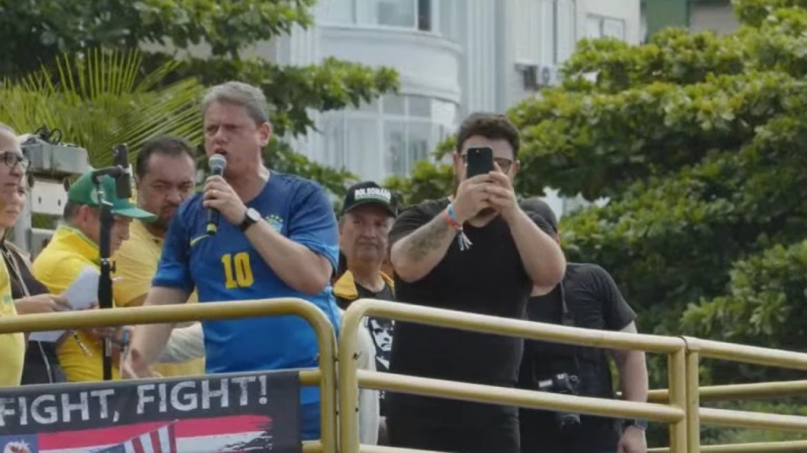 Tarcísio no ato Anistia Já, no Rio Foto: Reprodução/YouTube Silas Malafaia