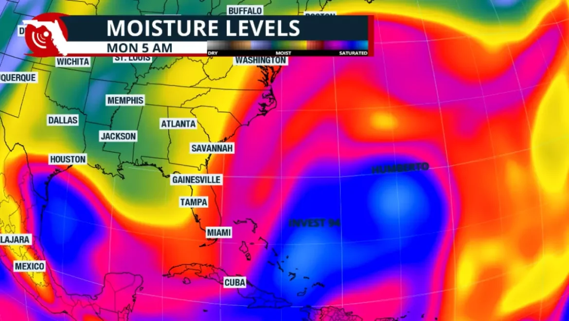 Umidade disponível na atmosfera na segunda -feira de manhã. Veja Humberto's e Invest 94 Deep Tropical umidade em jogo.